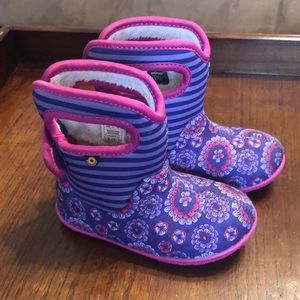 Amazing condition- Baby Bogs Pansy Boots